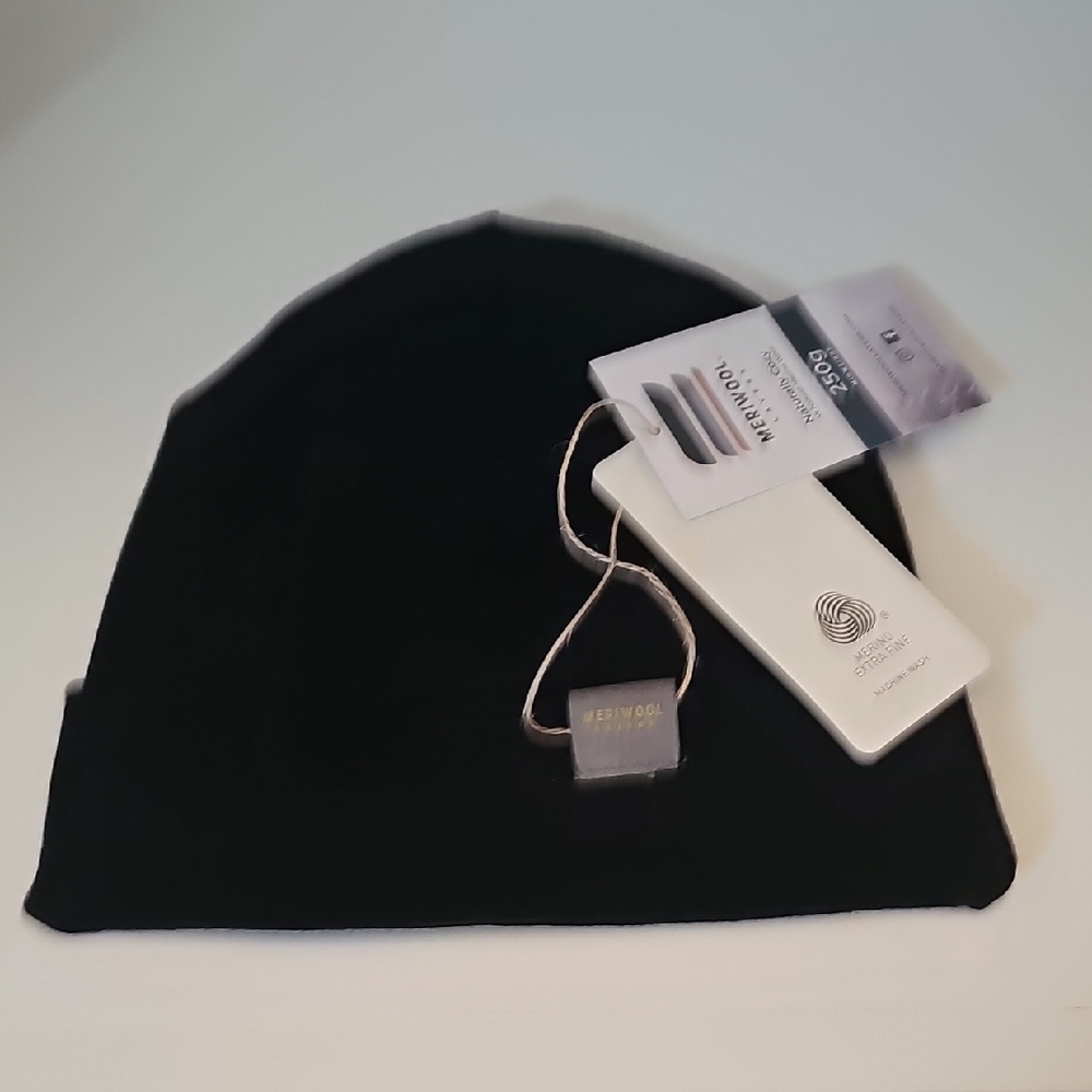 Merino  Extra Fine Wool Black Beanie NWTS